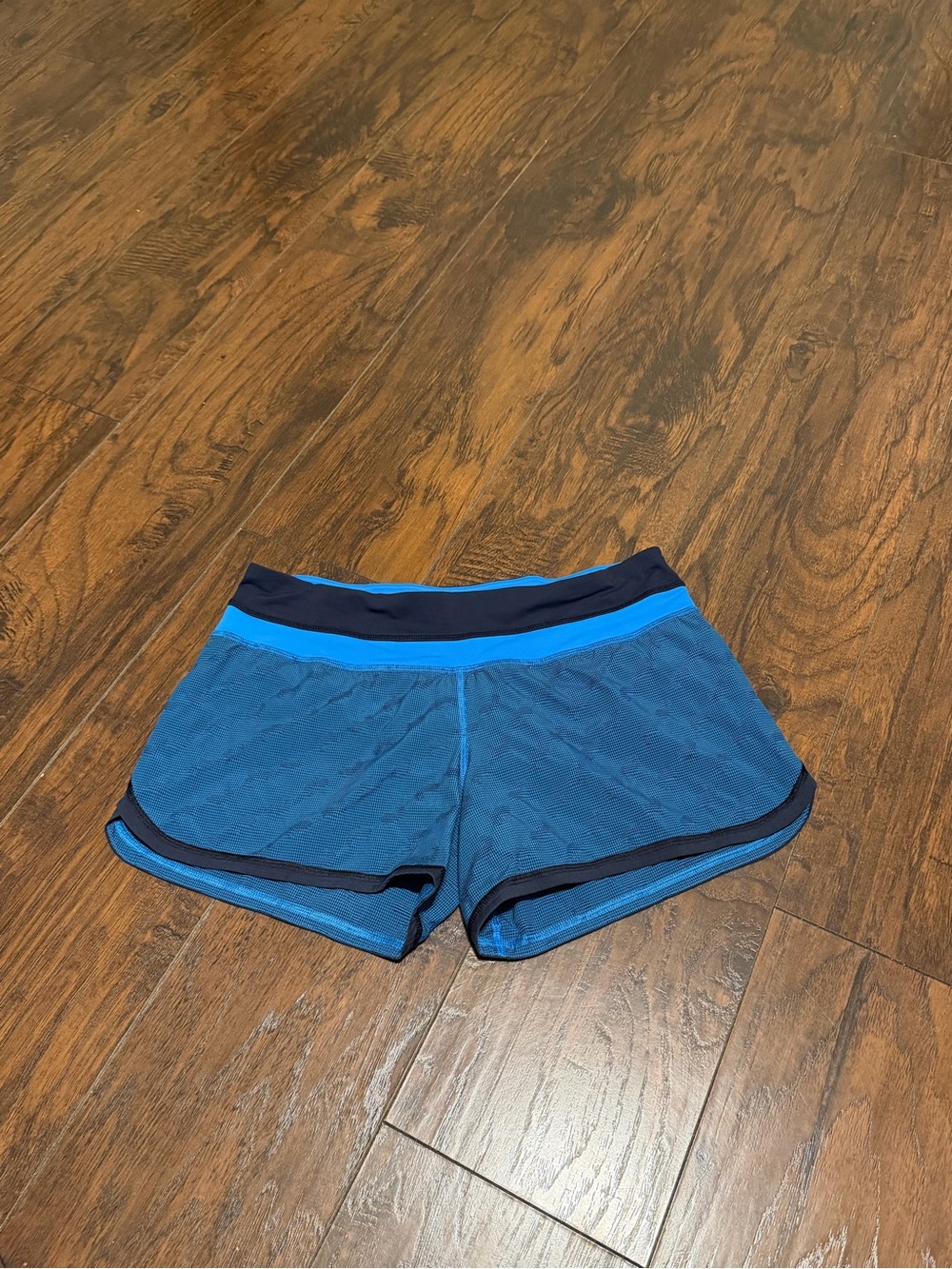 Lululemon women’s blue groovy run shorts size 8
